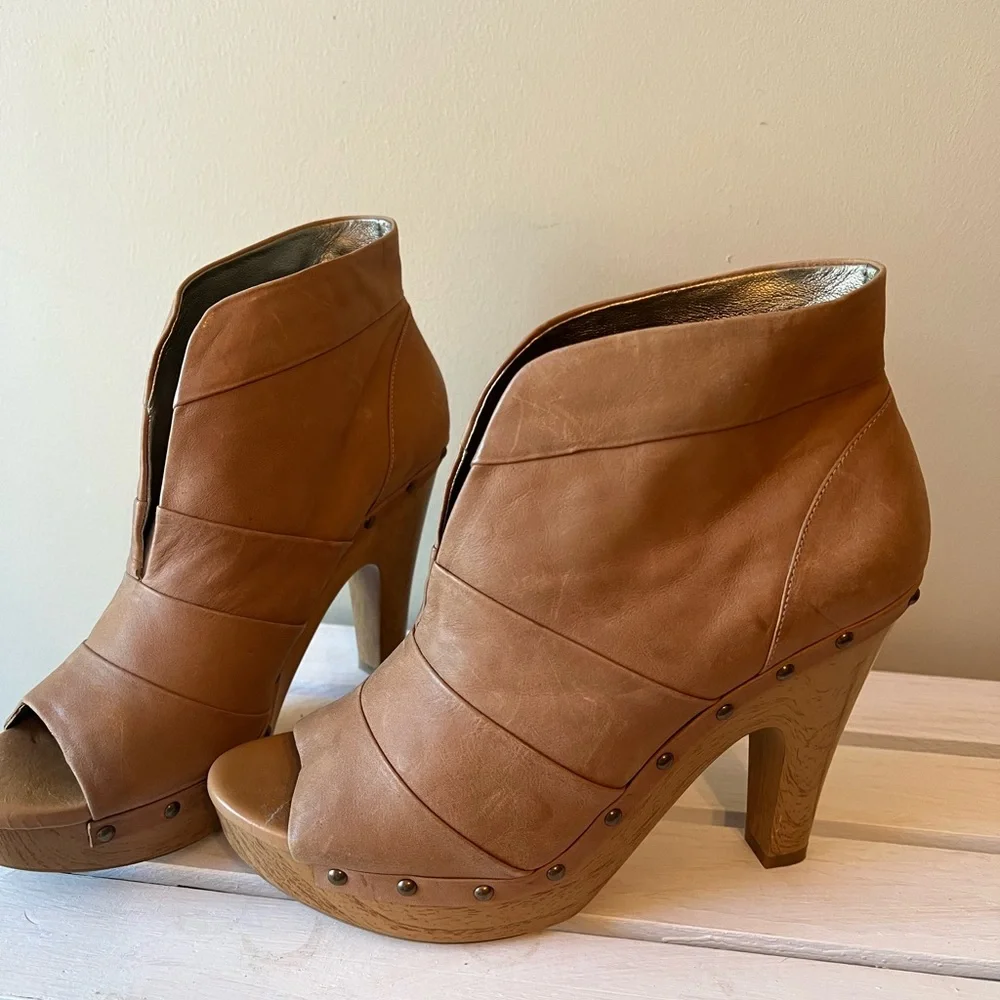 LEATHER TAN BOOTIES BY HIVE & HONEY NWOB - Picture 6 of 6